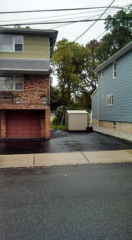 2nd image of 36 Montgomery Pl