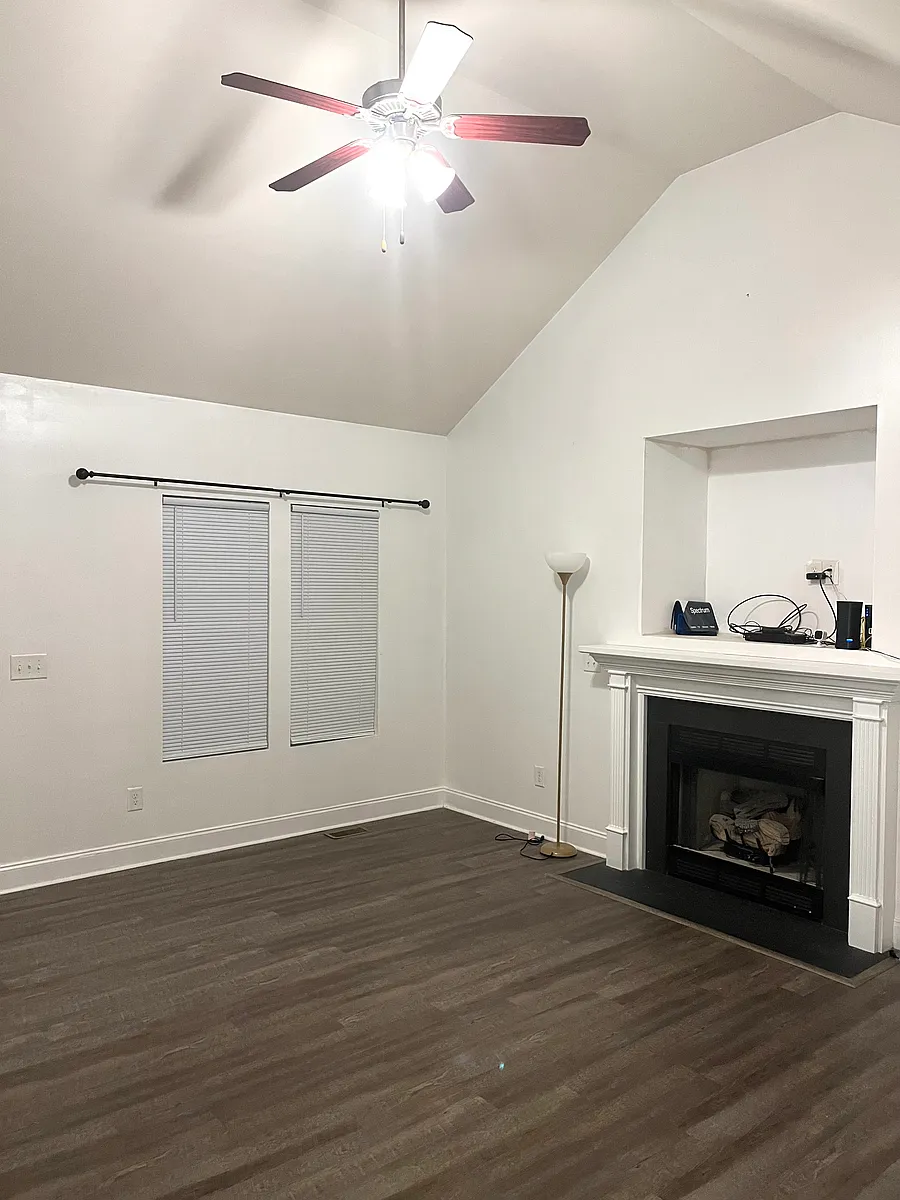 Living room with vaulted ceilings. - 36 Jumpmaster Dr