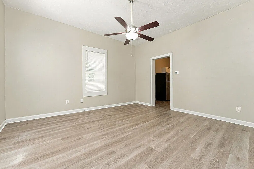 2 bed, 1.0 bath, 1042 sqft, $1,340 — Photo 4