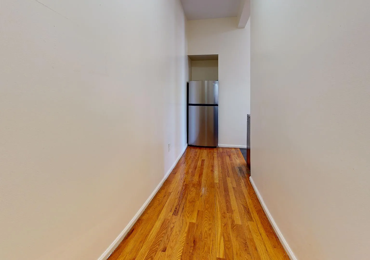 1 bed, 500 sqft, $1,827 — Photo 3