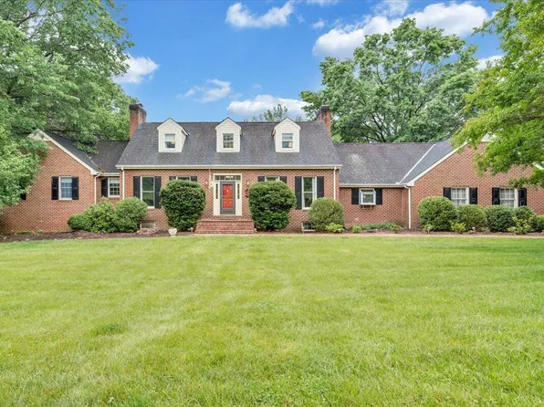 7609 Countrywood Dr, Roanoke, VA 24018