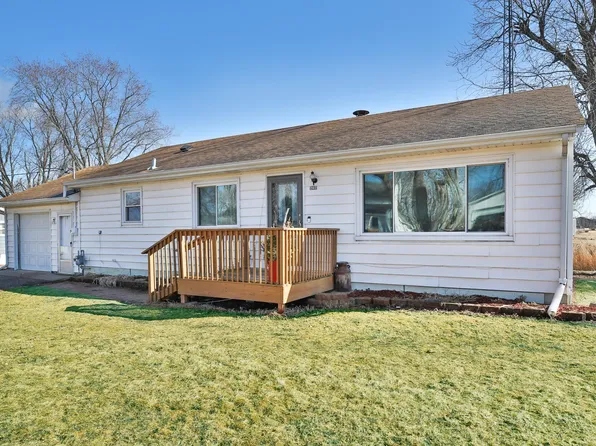 202 3rd St SE, Morristown, MN 55052