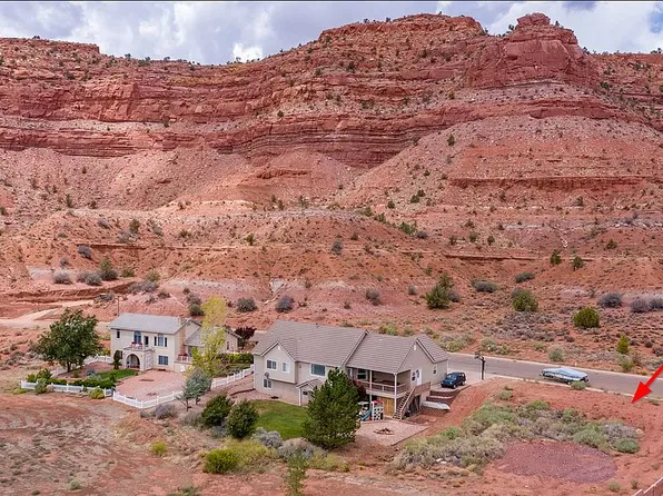 864 E Country Club Dr, Kanab, UT 84741