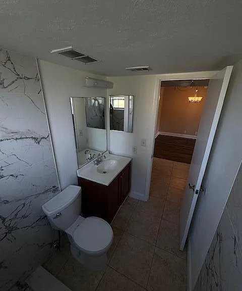 1536 SE Royal Green Cir #104 — Photo 10