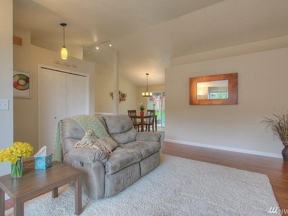 3rd image of 32407 McKay Ln
