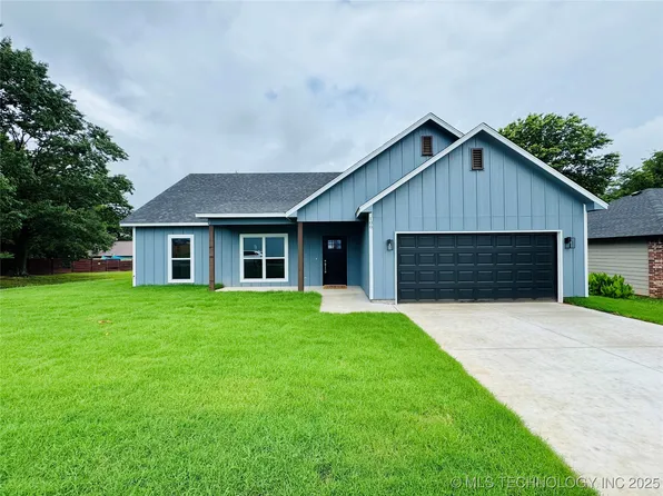100 N Eufaula Ave, Coweta, OK 74429