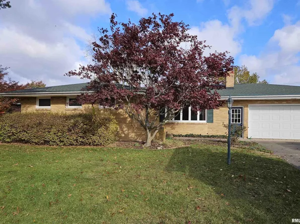 35 Linden St, Canton, IL 61520