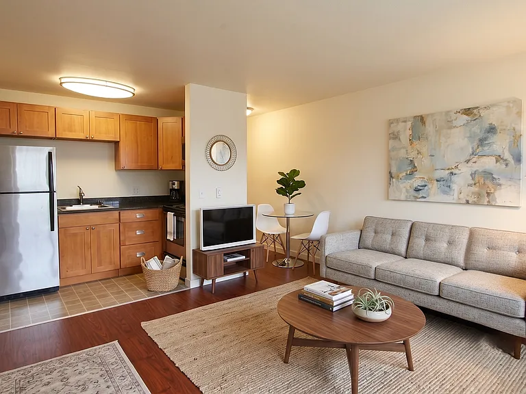 Russell/Central Park in the Heart of Ballard — Photo 30