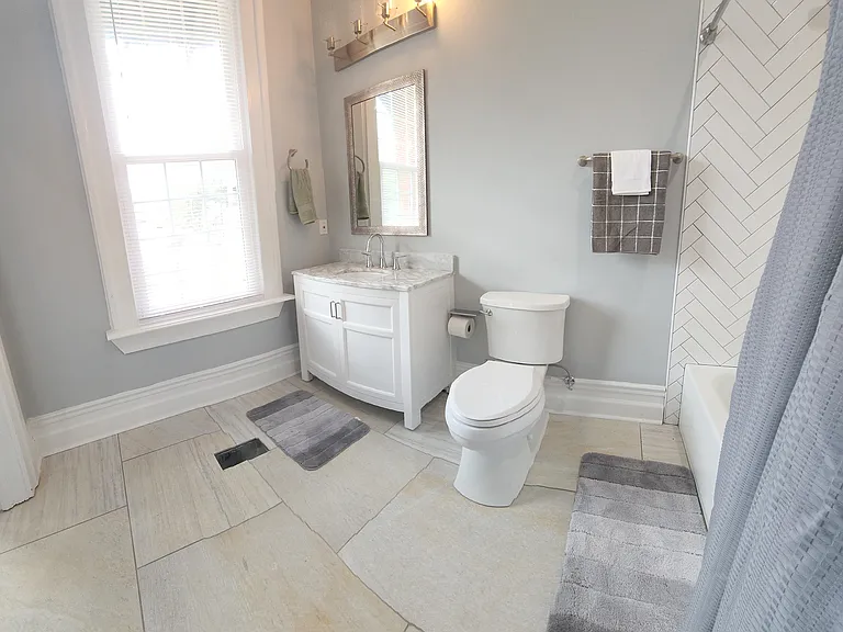 1314 S Court St — Photo 22