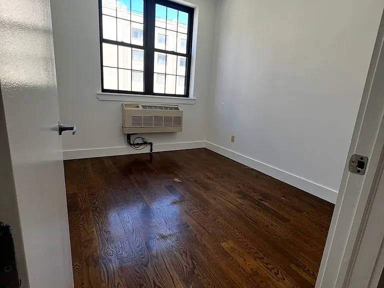 25-75 22nd St #2 — Photo 15