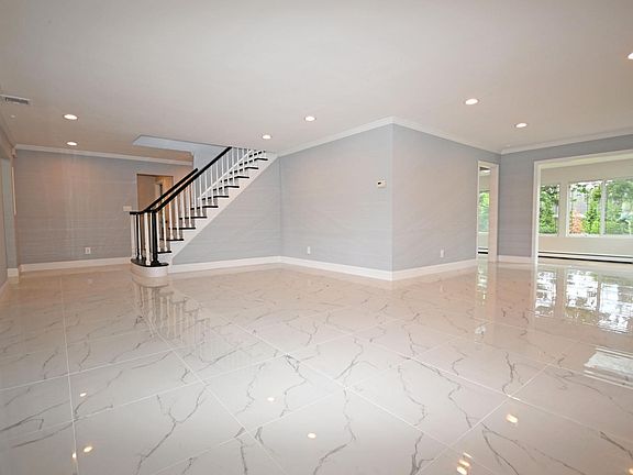 4th image of 40 Gristmill Ln