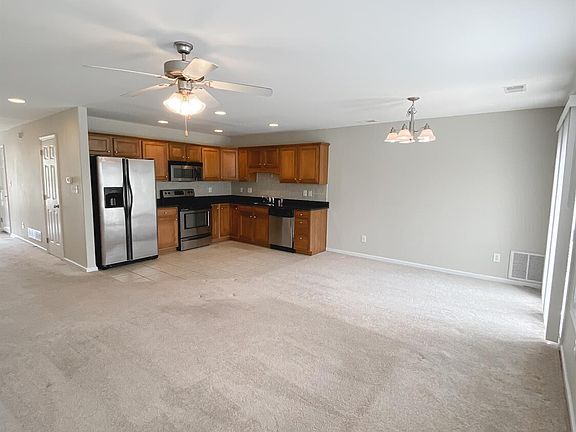5th image of 2221 Reserve Ct