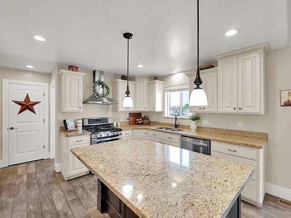 5th image of 126 N Balsam Way