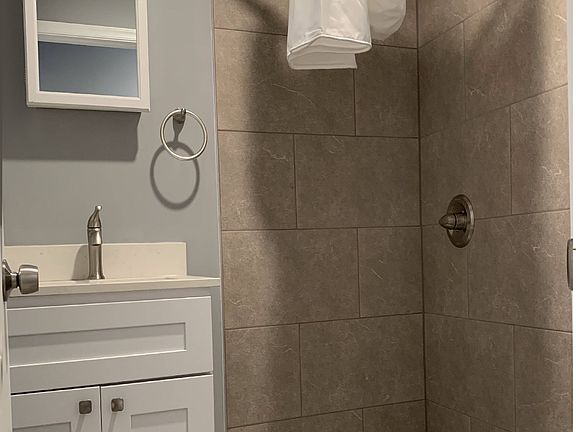 5th image of 517 S 42nd St APT 1