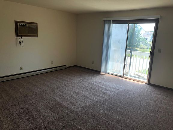 3rd image of 379 Stratford Way APT 4