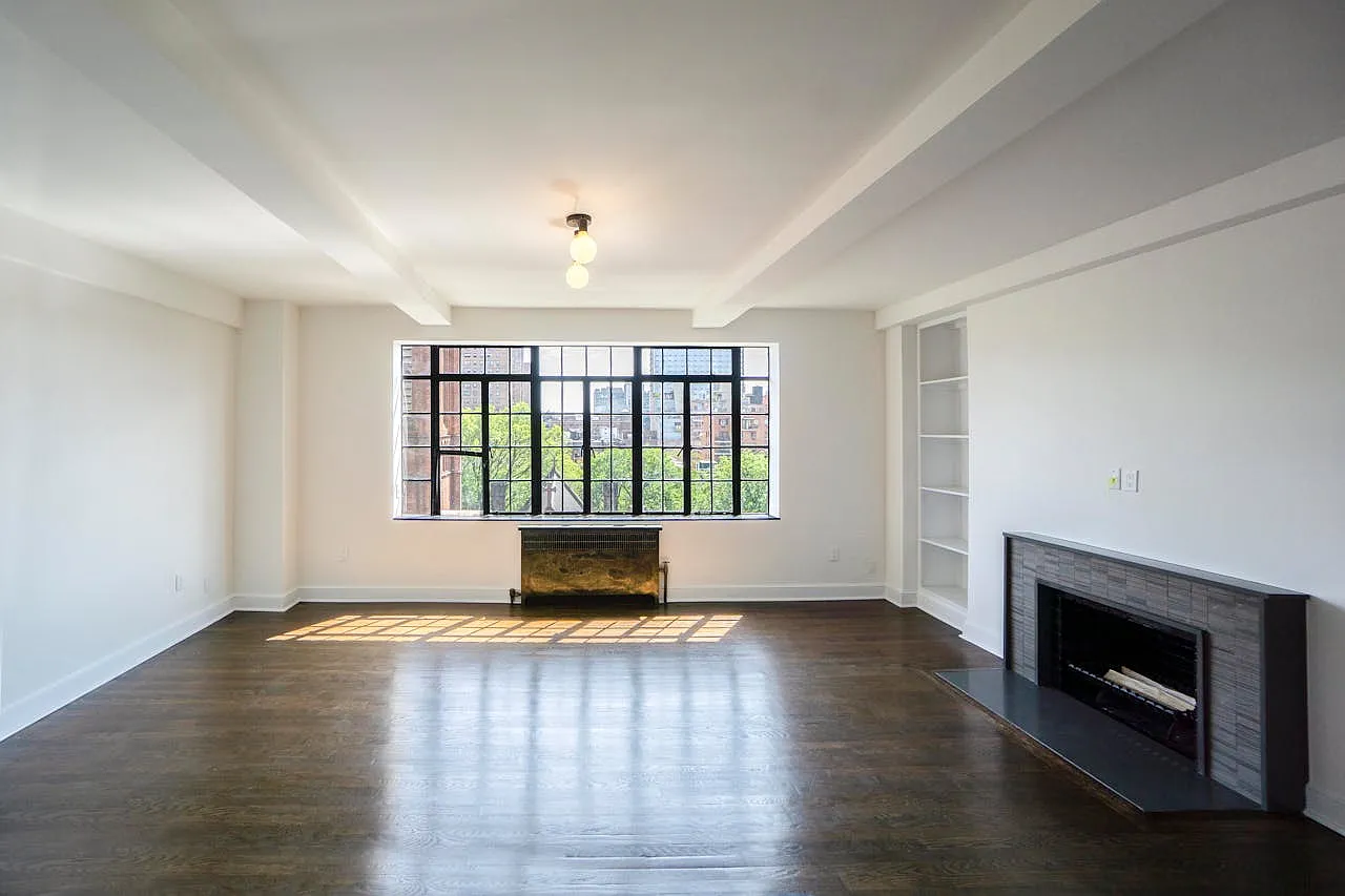433 West 21st Street — Photo 2