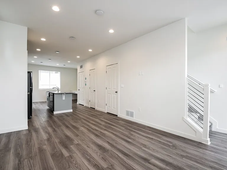 18608 E 47th Pl — Photo 4