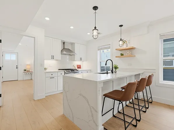 64 Derby St APT 4, Somerville, MA 02145