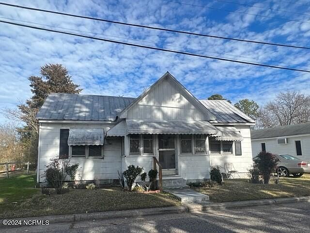 2nd image of 419 1st Street E