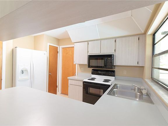 3rd image of 8431 Saint Giles Ct