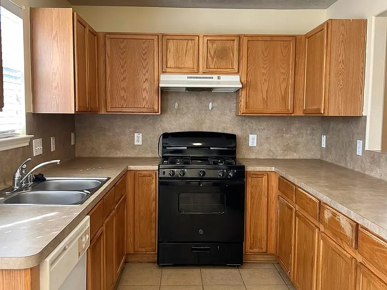 1522 Glasholm Dr — Photo 3