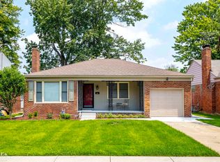 21221 Huntington Ave, Harper Woods, MI 48225