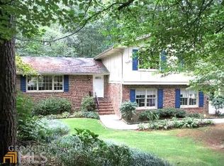 637 Winding Valley Dr SW, Lilburn, GA 30047