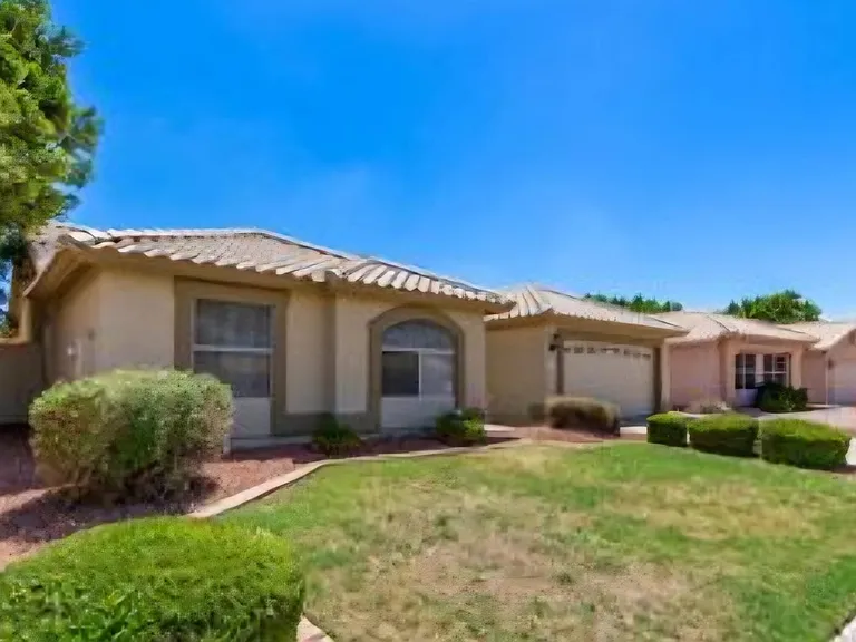 6373 W Irma Ln — Photo 2