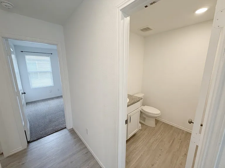 5410 Daphne Path — Photo 2