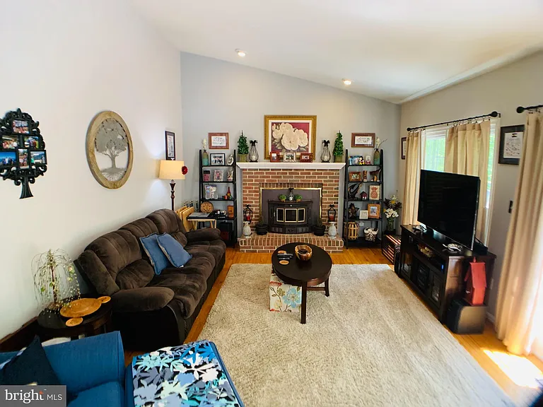 8604 Oak Chase Cir — Photo 26