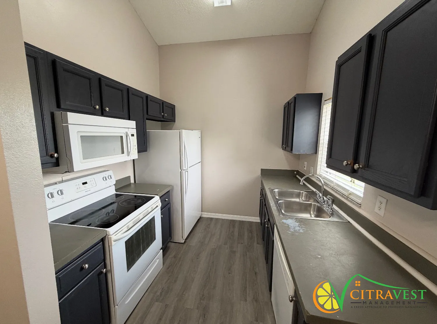 4 Bed / 2 Bath Large Fenced Yard! in Poinciana! — Photo 3