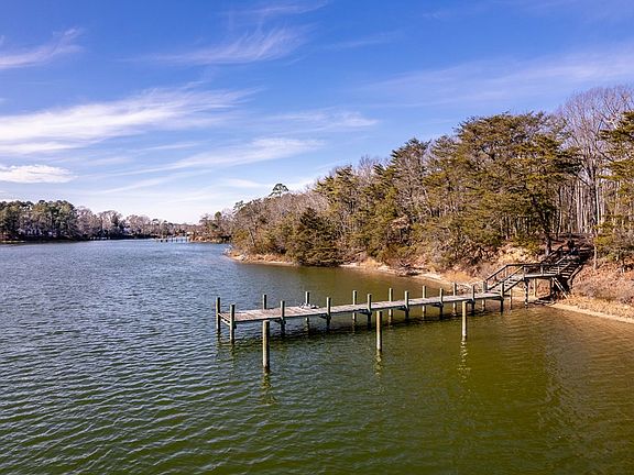 4th image of 3 E Bleak House Farm Ln