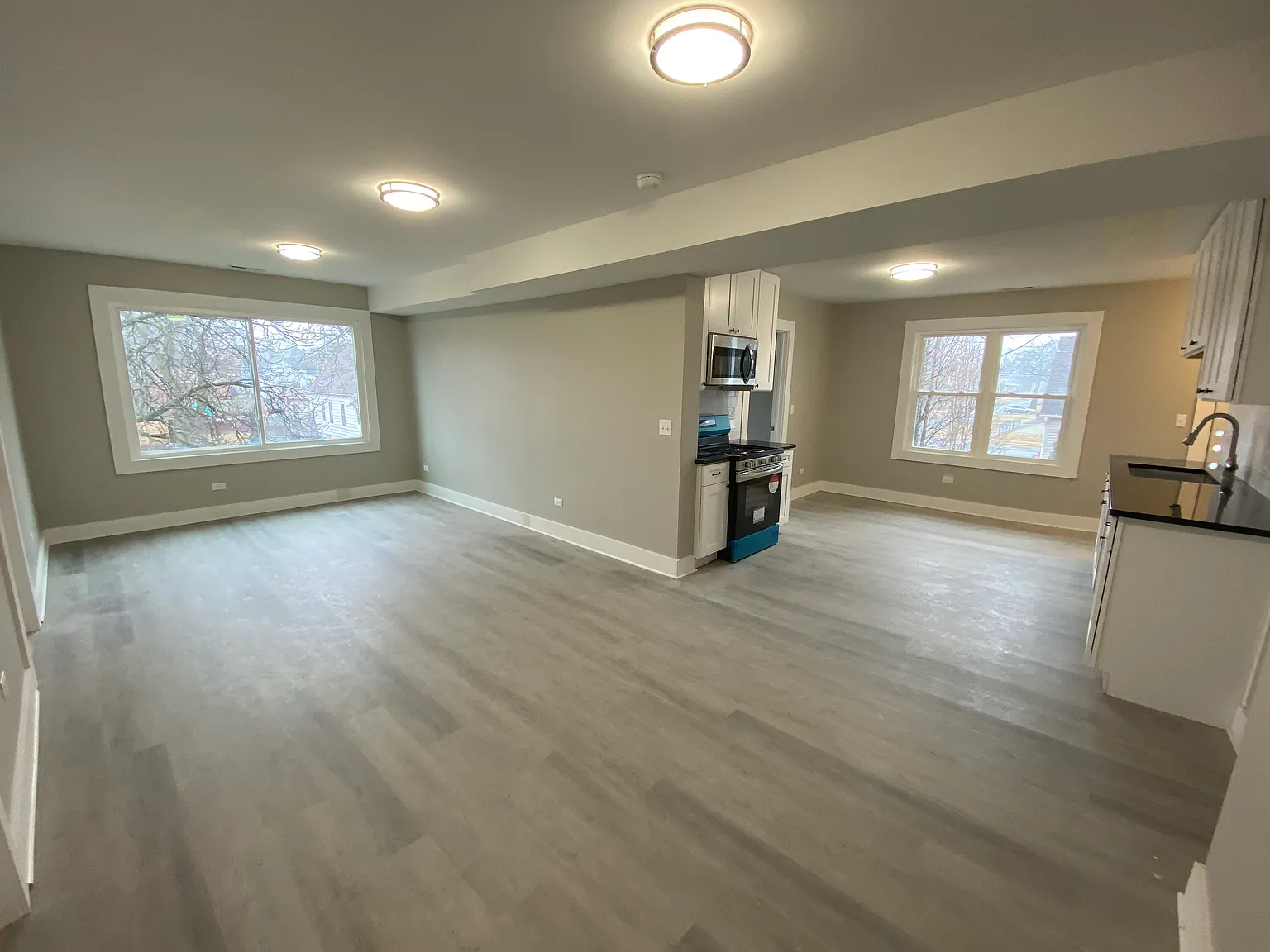 3 bed, 950 sqft, $1,995 — Photo 4