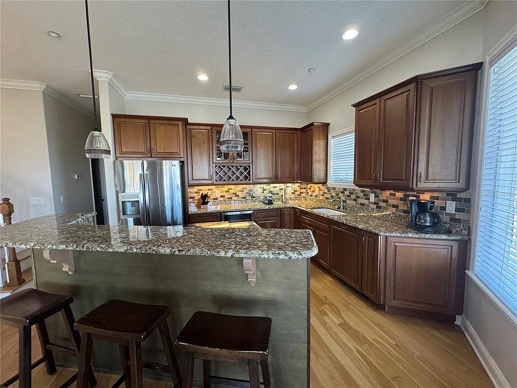 Building Photo - 323 Ocean Crest Dr