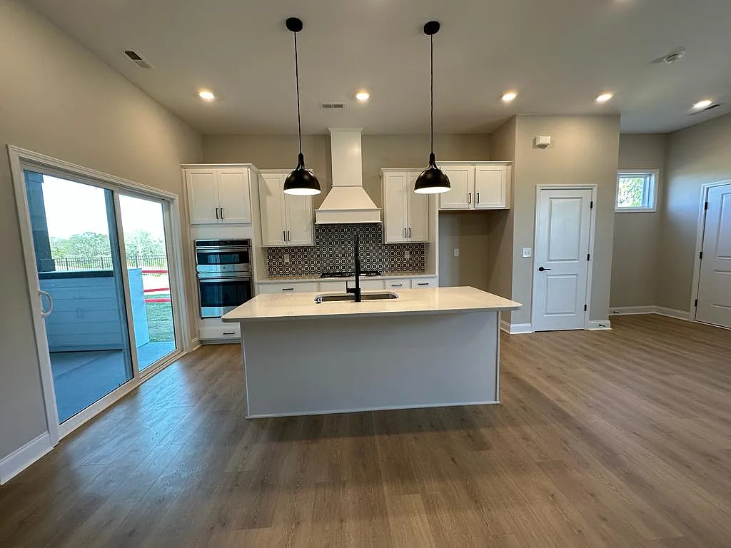 3 bed, 2.5 bath, 1849 sqft, $2,499 — Photo 4