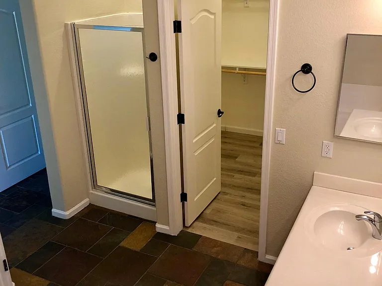 146 E Constitution Ct — Photo 10