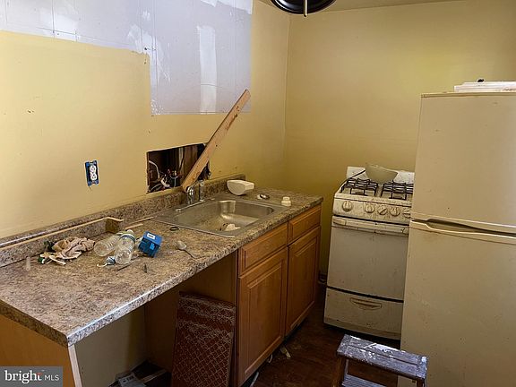 5th image of 877 N 50th St