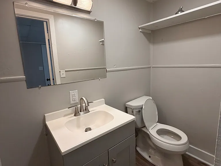 308 E Walnut St #8 — Photo 7