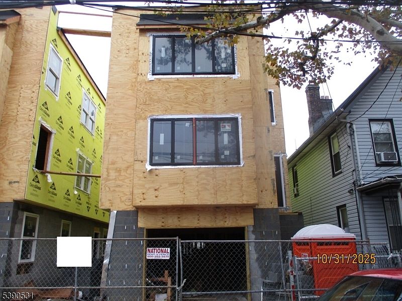 1st image of 684 N 7th Street