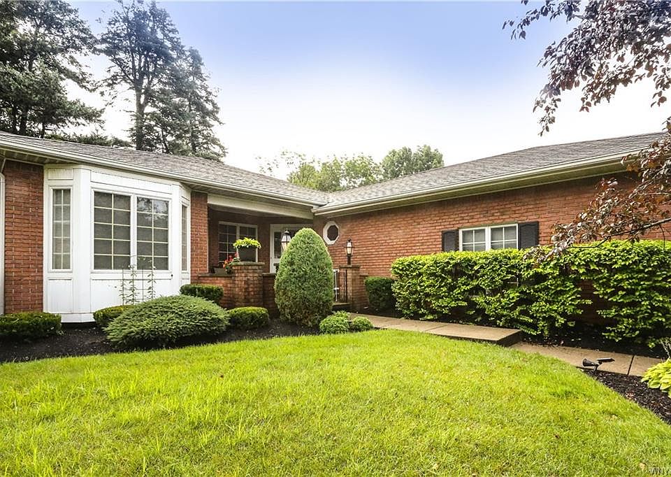 1st image of 14 Hampton Hill Dr
