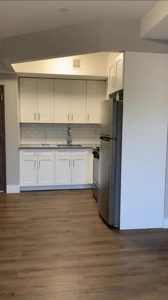 2 bed, 800 sqft, $3,000 — Photo 2