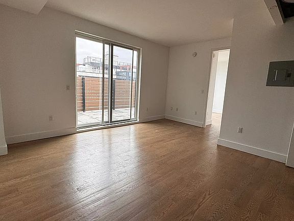 4th image of 824 Lexington Ave #4J