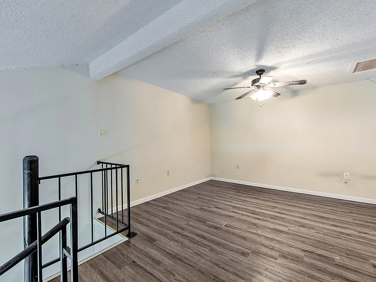 1300 Louise st — Photo 5