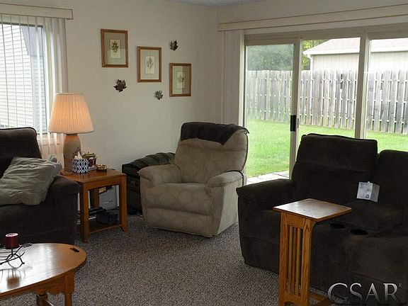 2nd image of 825 Riverlane Dr