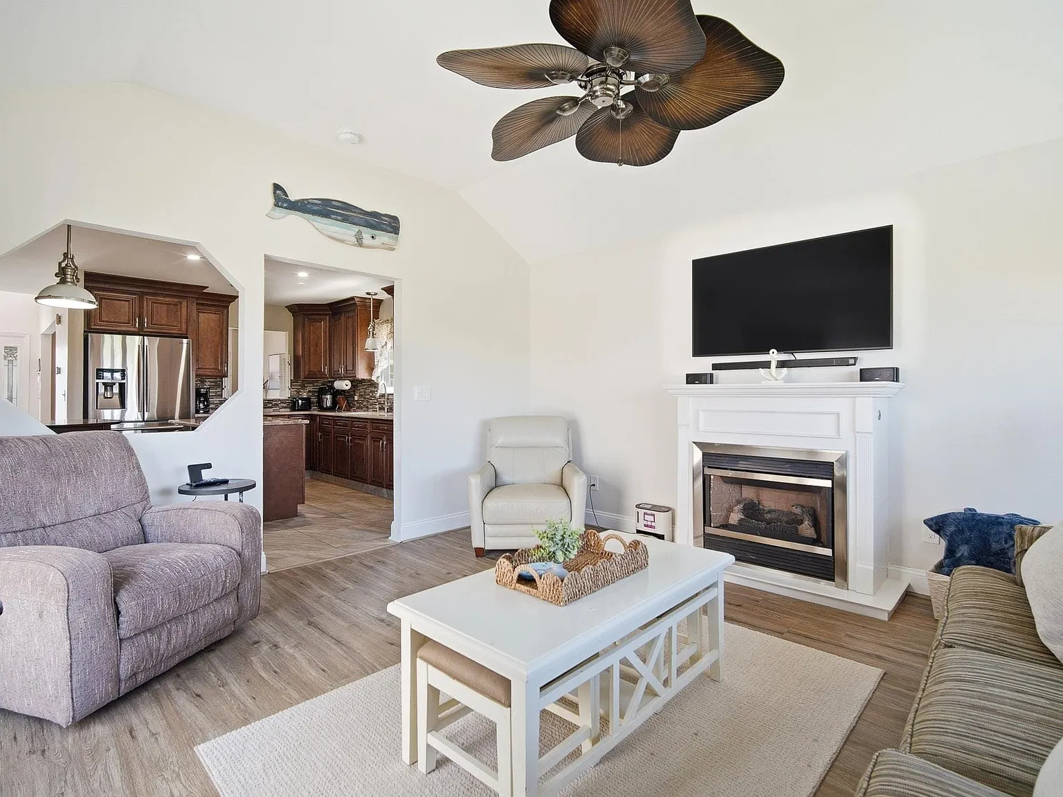 3 bed, 2.5 bath, $3,300 — Photo 4