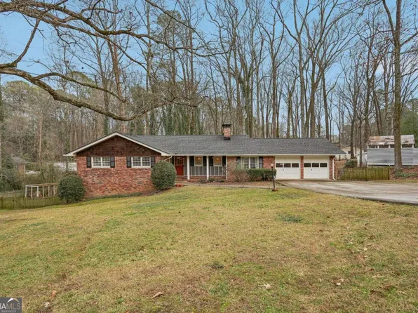 2121 Skytop Dr, Stone Mountain, GA 30087