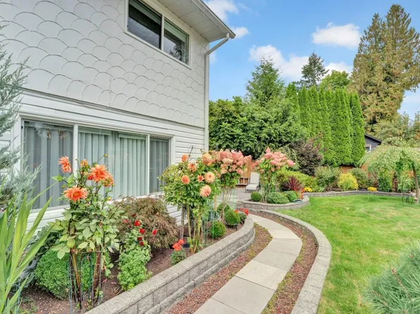 1401 Apel Dr, Pt Coquitlam, BC V3B 2V1