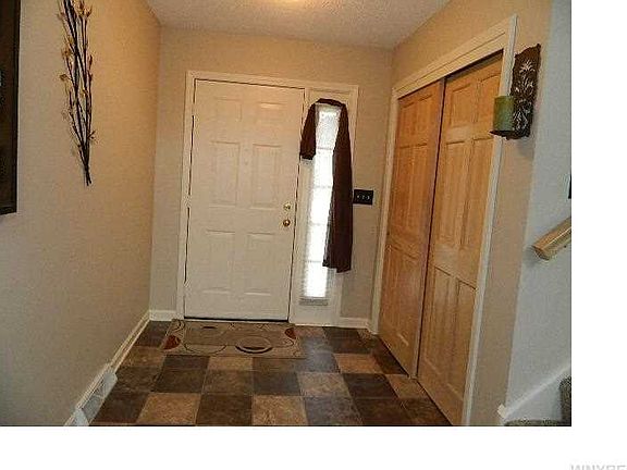 3rd image of 19 Pinegrove Ct