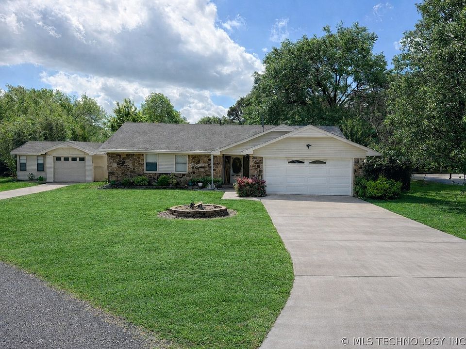 1st image of 20 Brookwood Dr