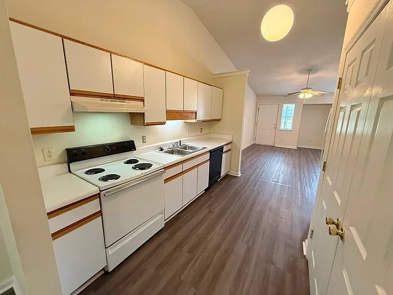 104 Benin Ct #B — Photo 10